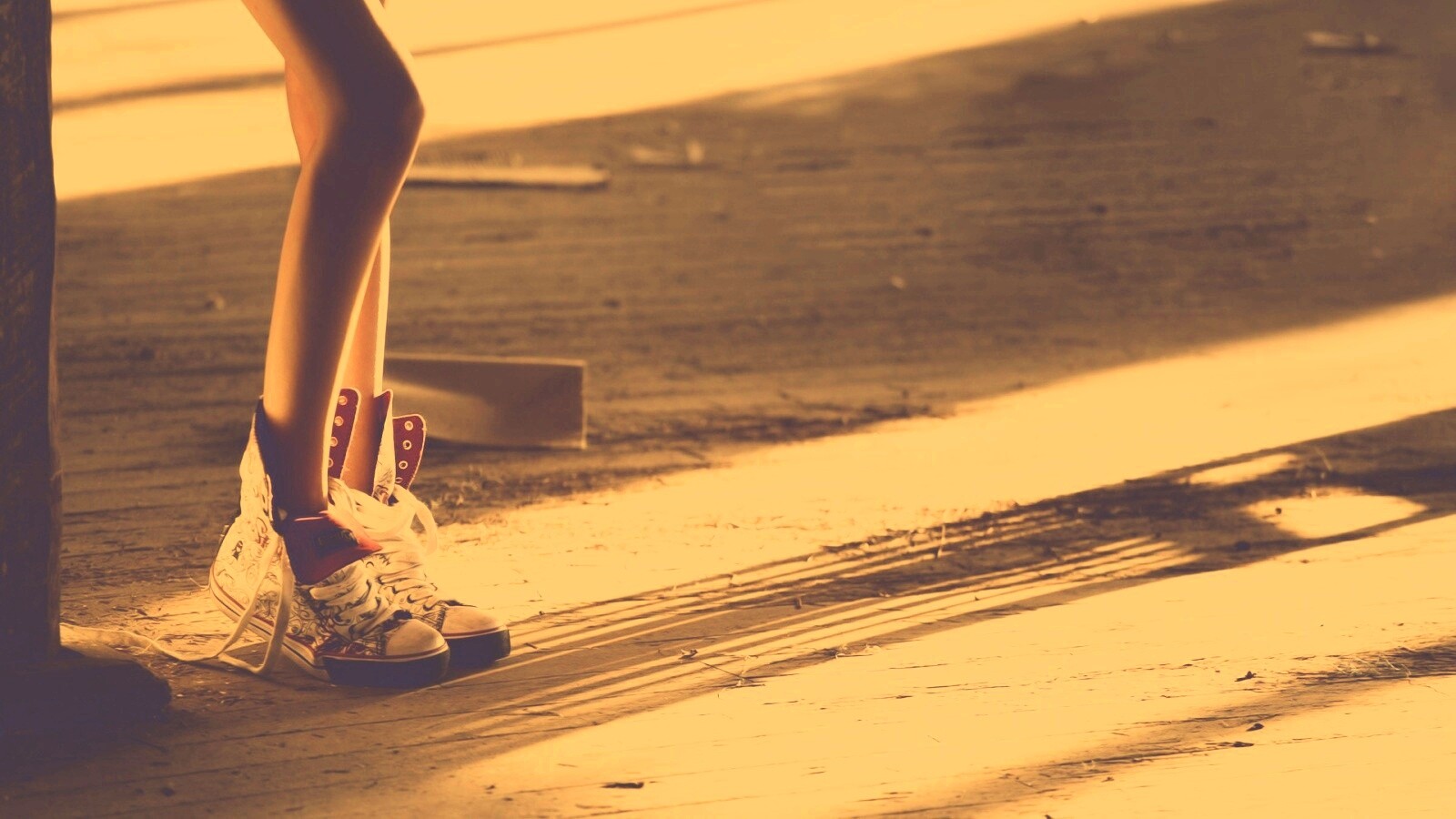 Ножки в кедах обои