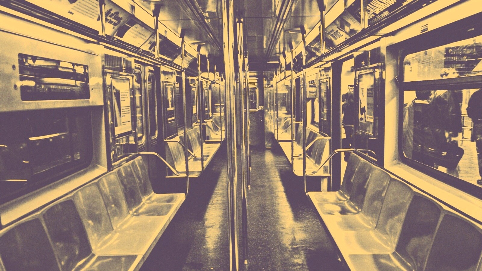 Пустой вагон метро обои