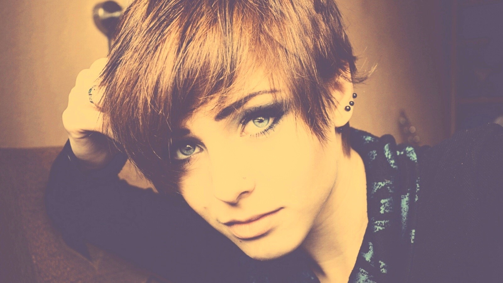 Выразительный взгляд голубых глаз обои