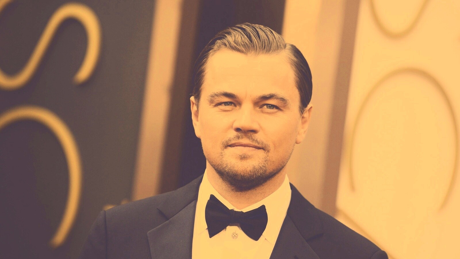 Леонардо Дикаприо в костюме обои