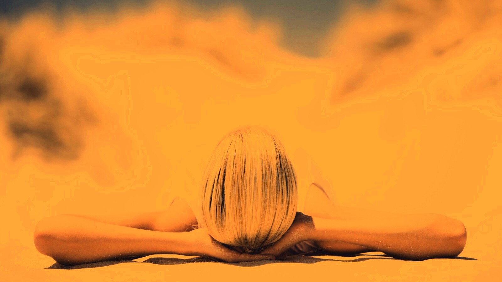 Девушка на солнце обои