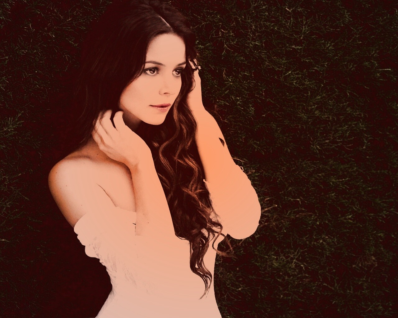 В белом платье обои