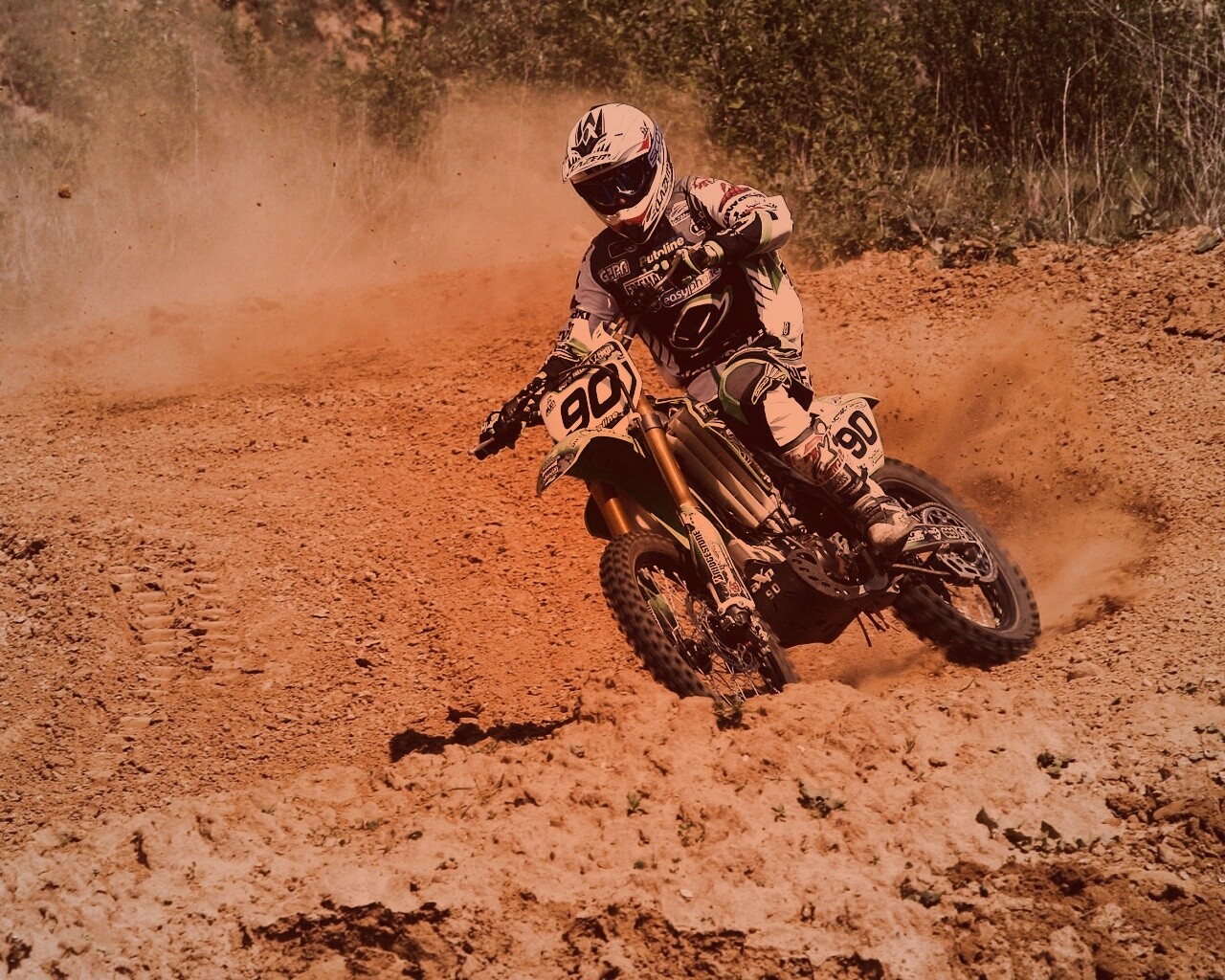 На мототреке обои