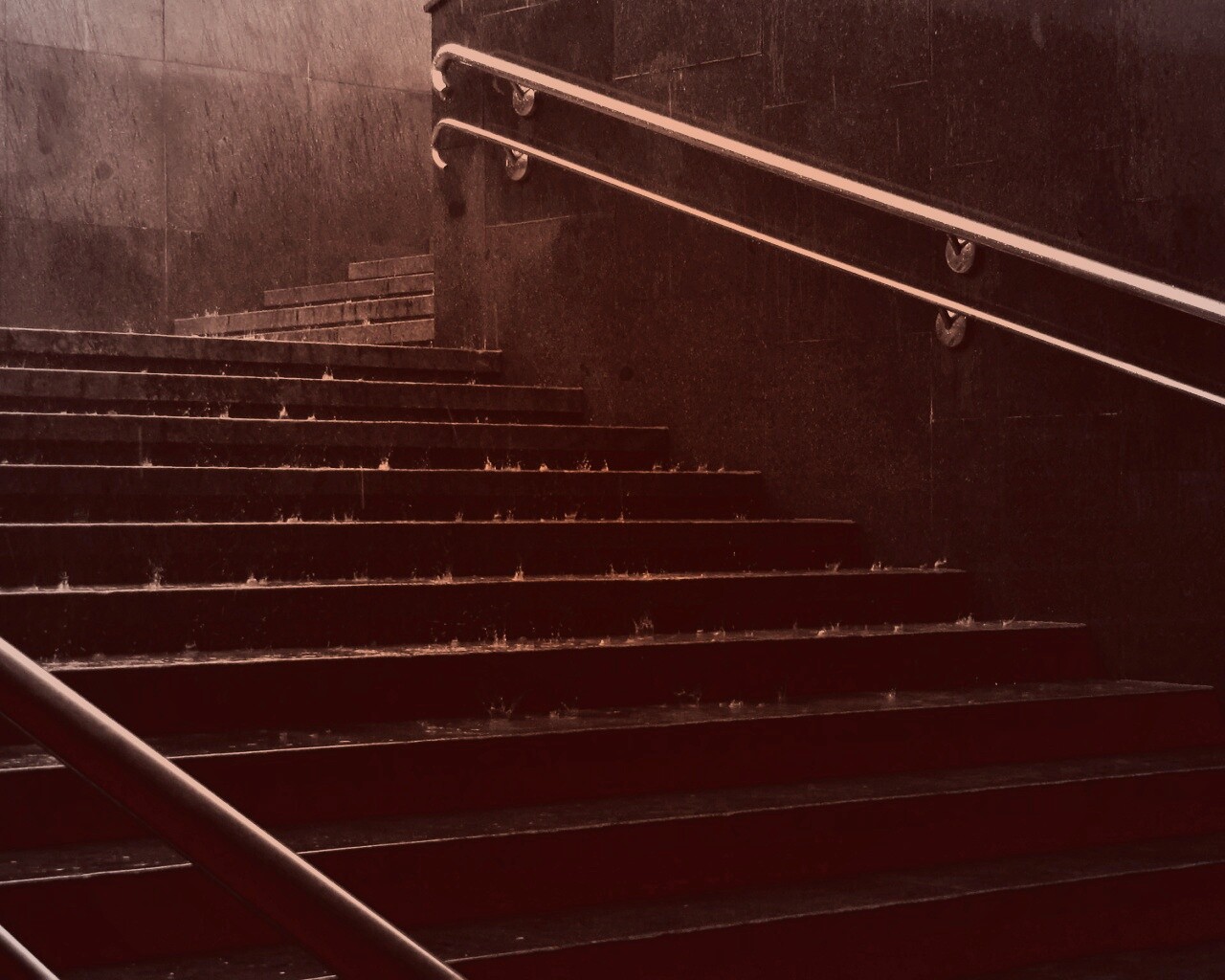 Спуск в подземный переход обои