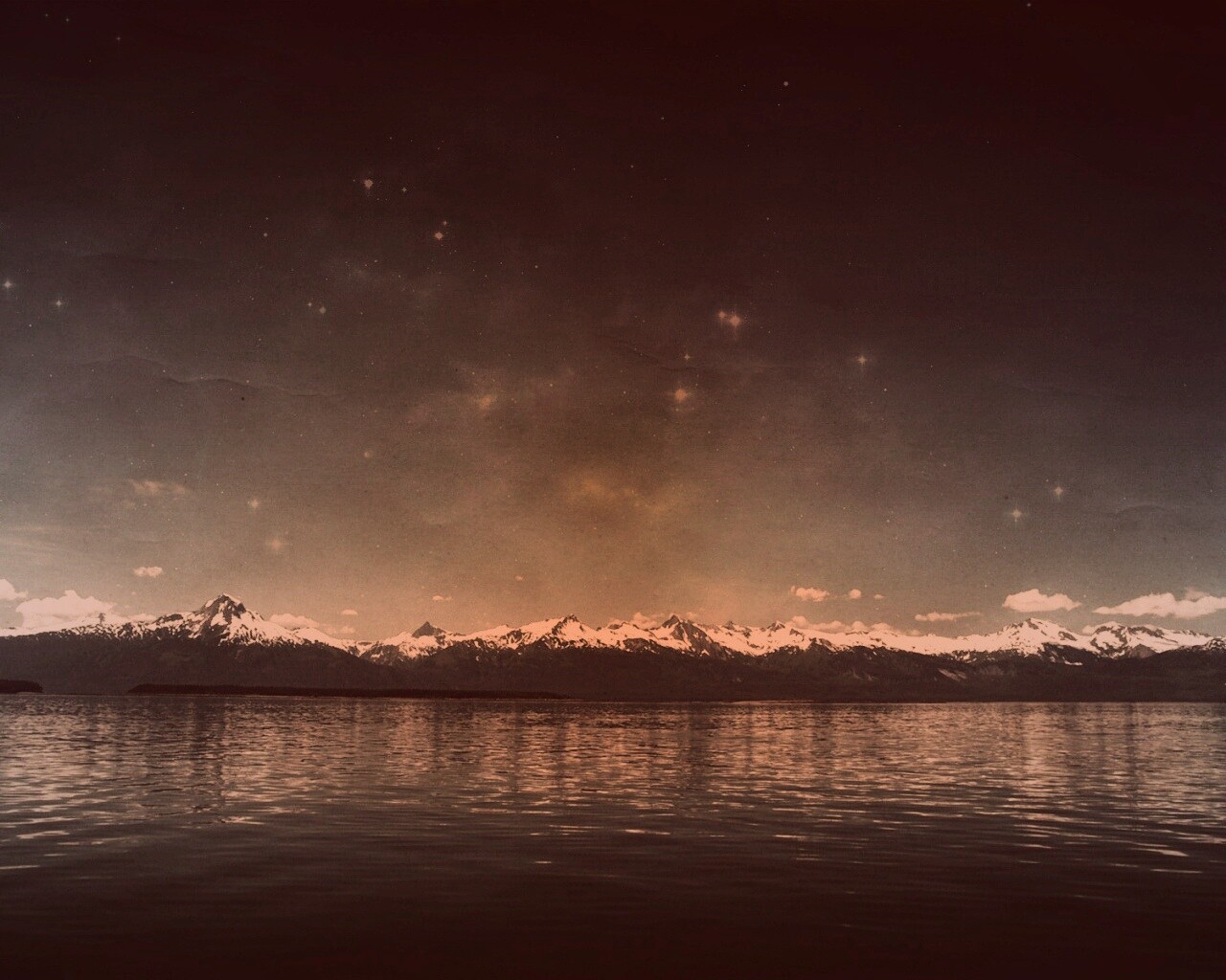 Горы за морем обои