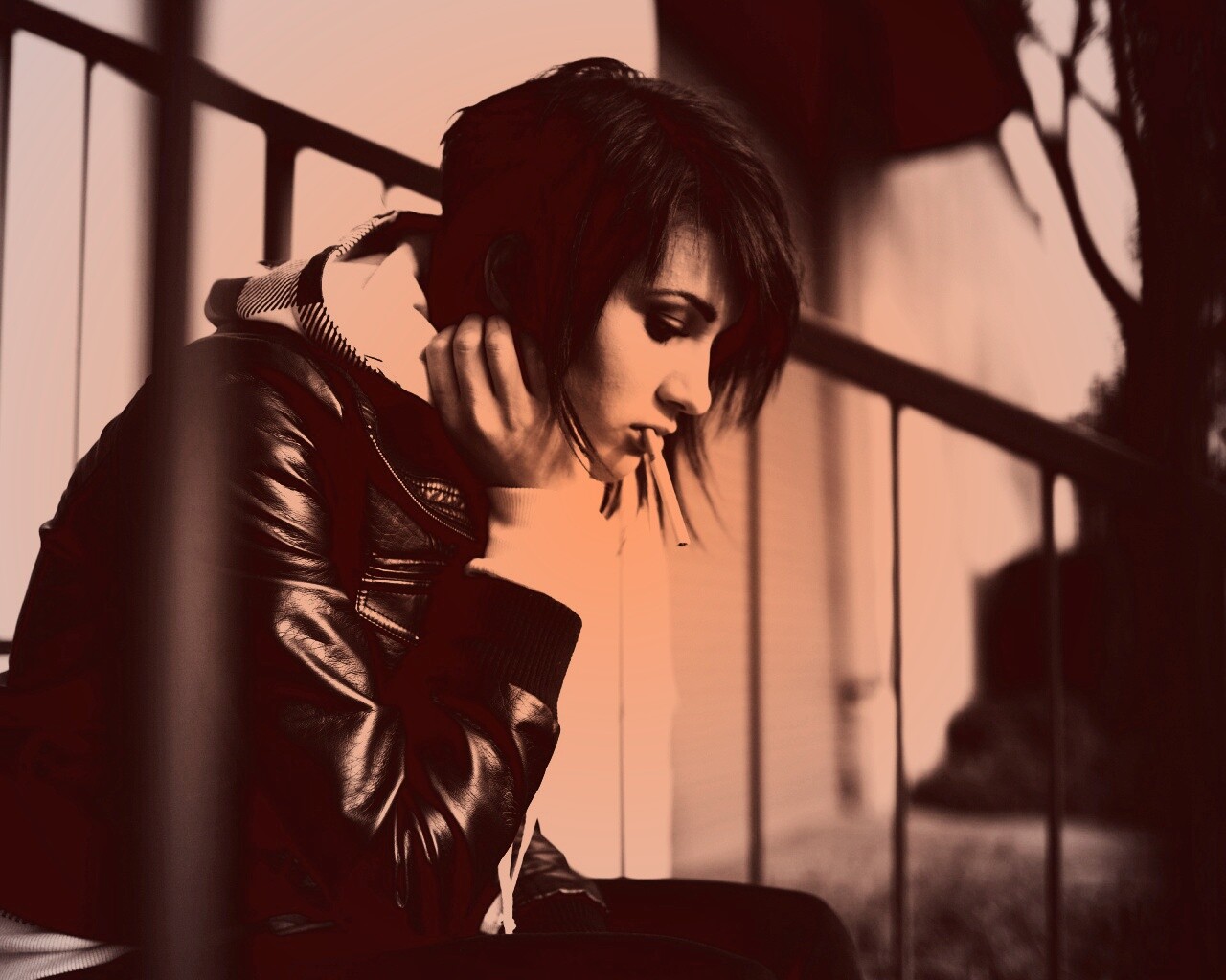 Девушка с сигаретой обои