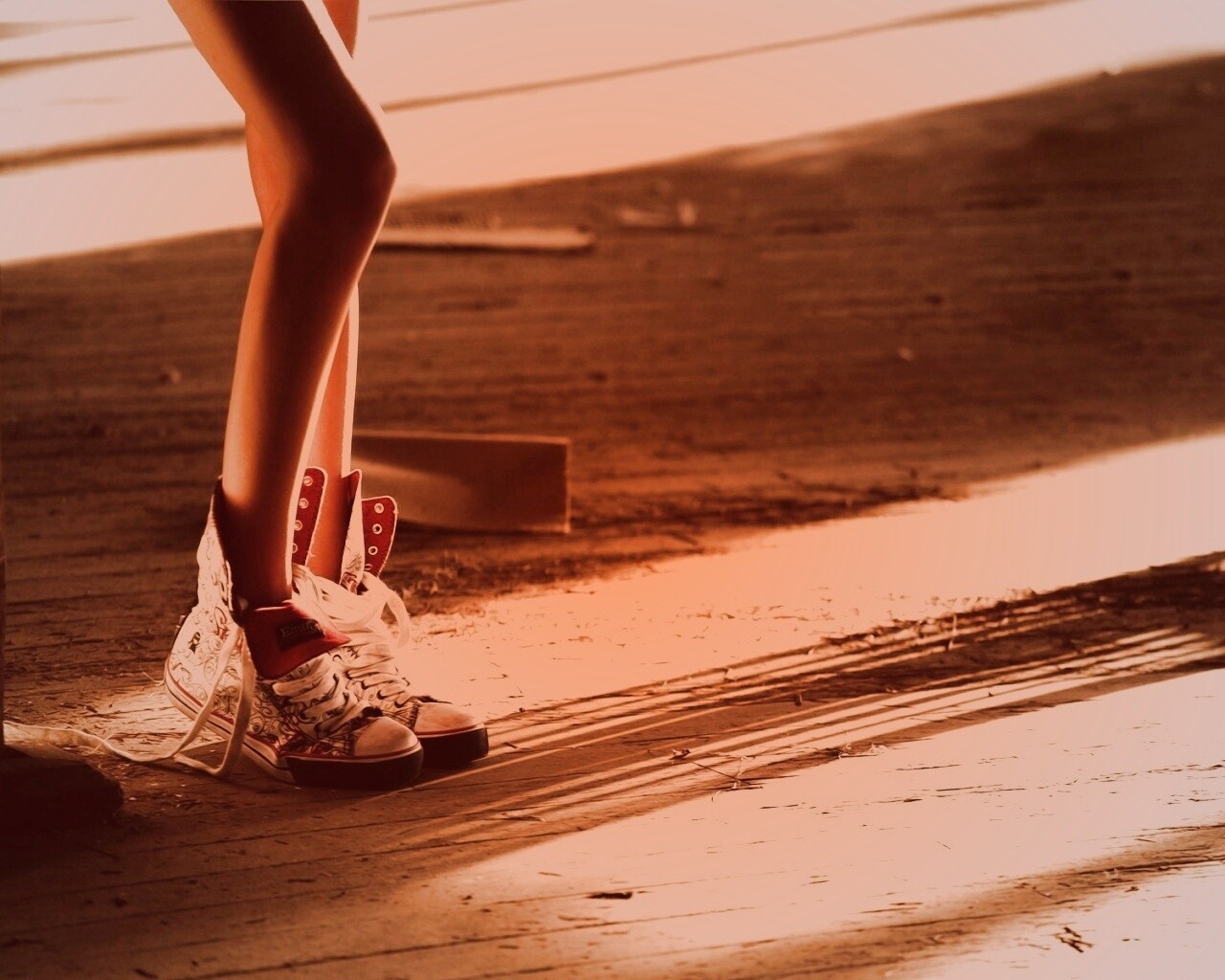 Ножки в кедах обои