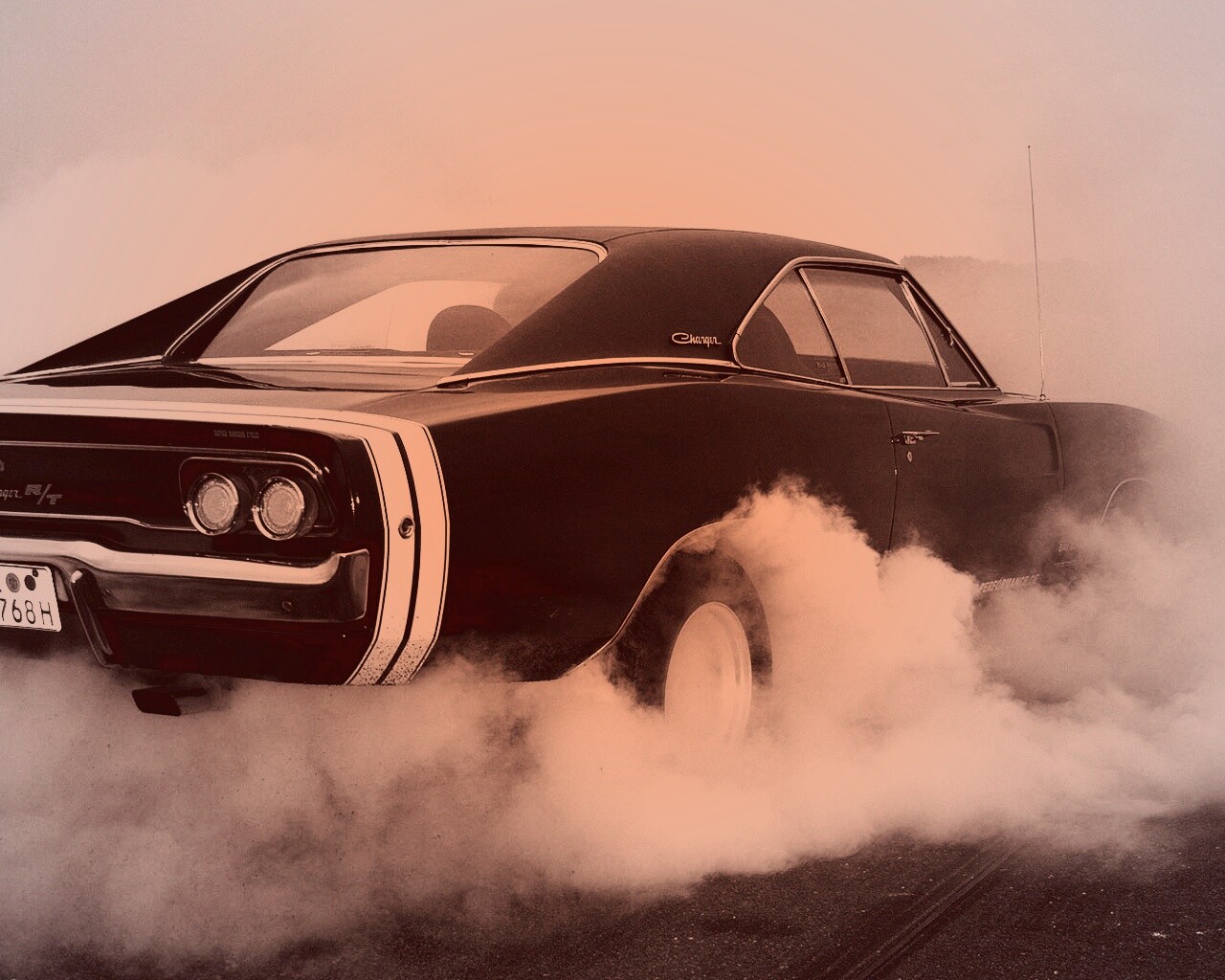 Додж Чарджер жжет резину обои