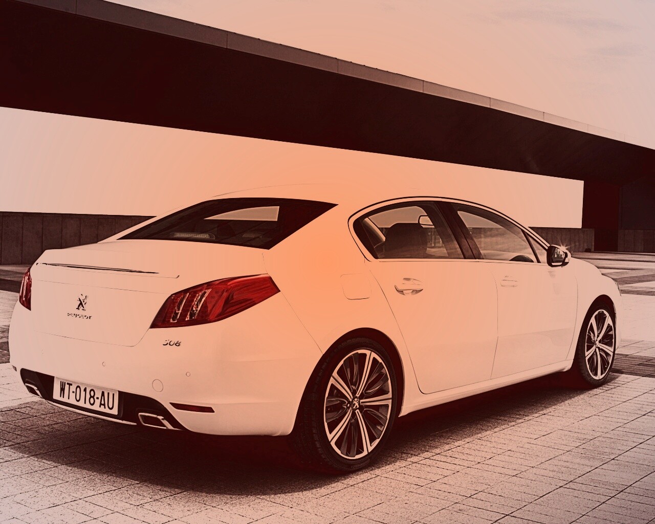 Пежо 308 на стоянке обои