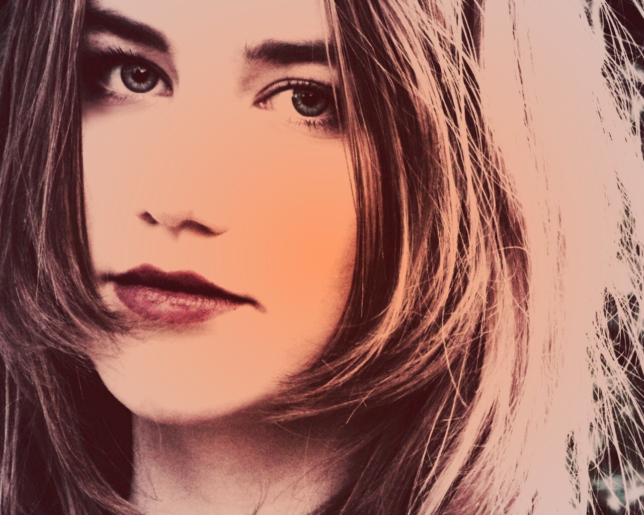 Взгляд голубоглазой девушки обои