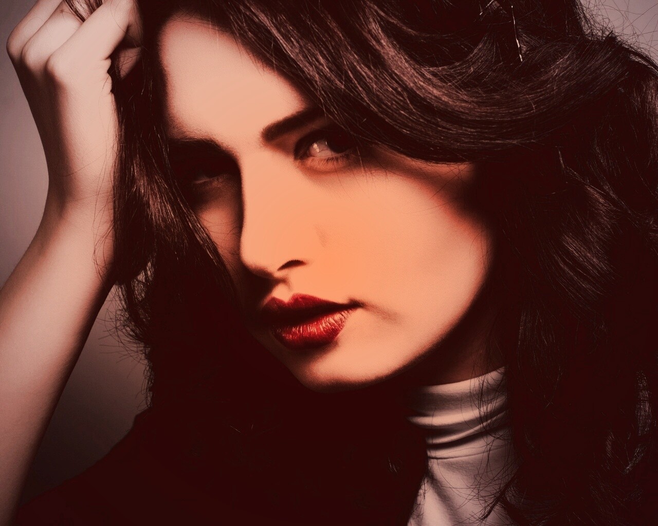 Модель с отличным макияжем обои