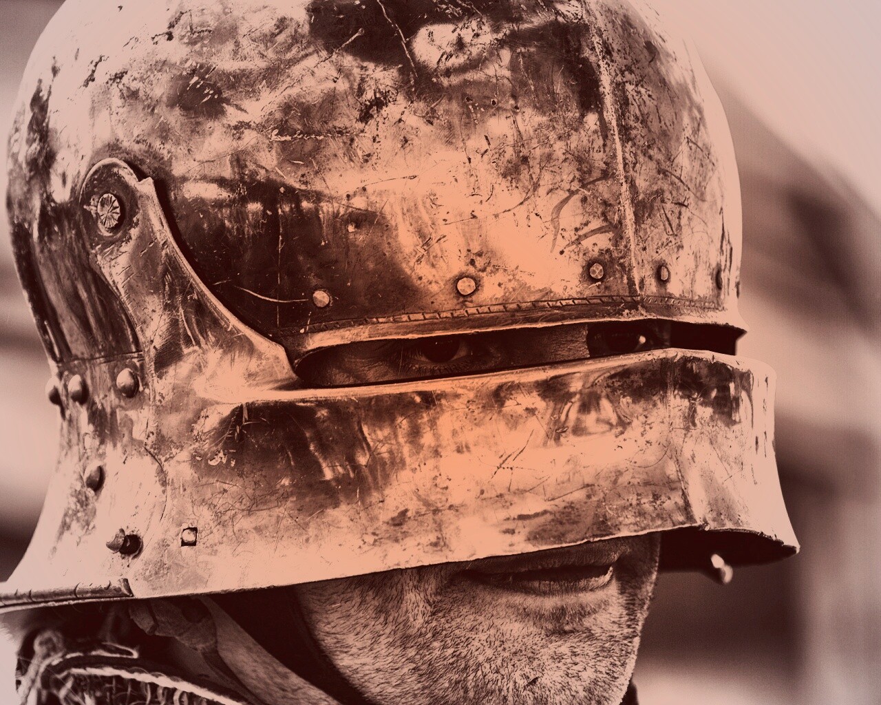 Человек в доспехах обои