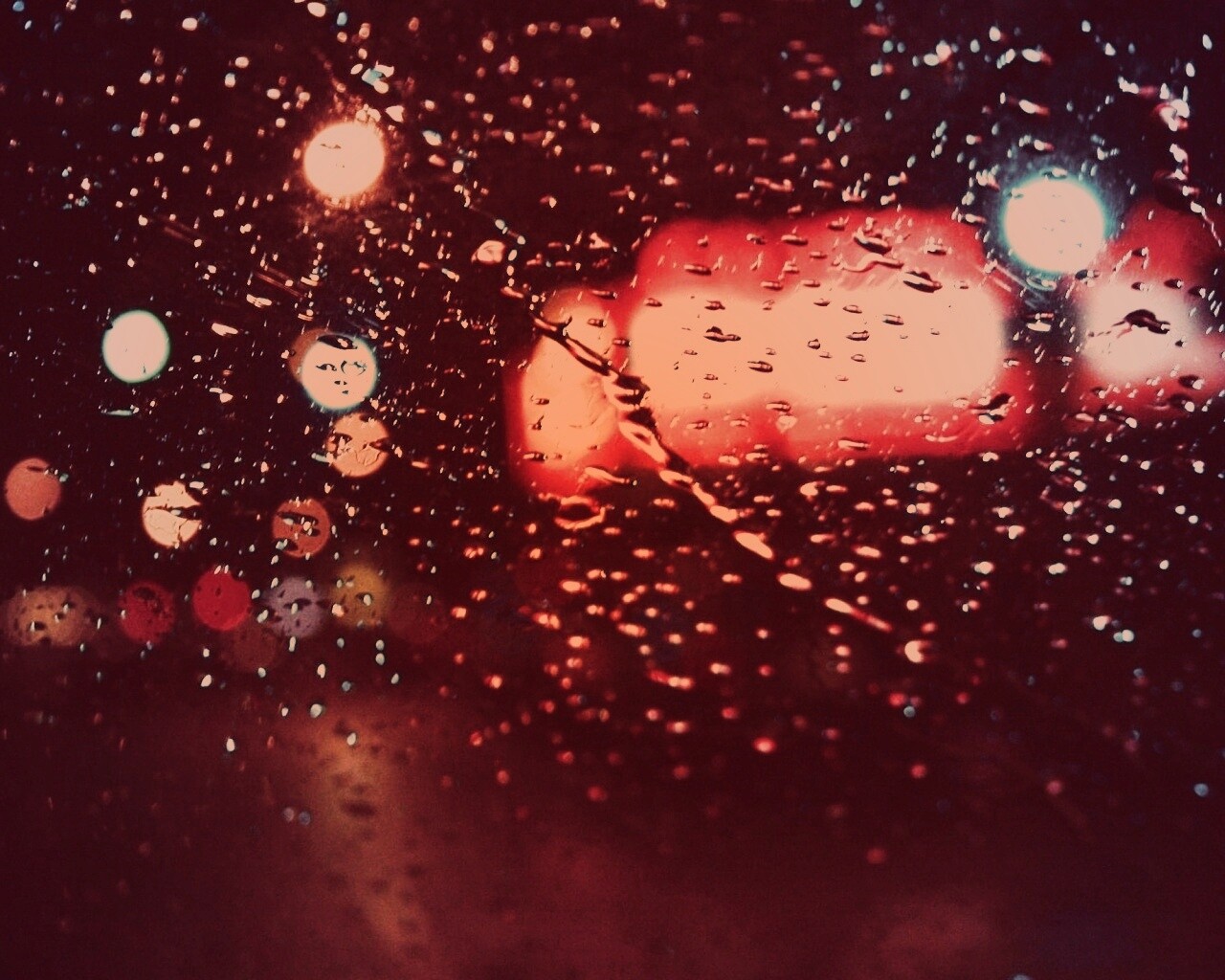 Дождь на стекле обои