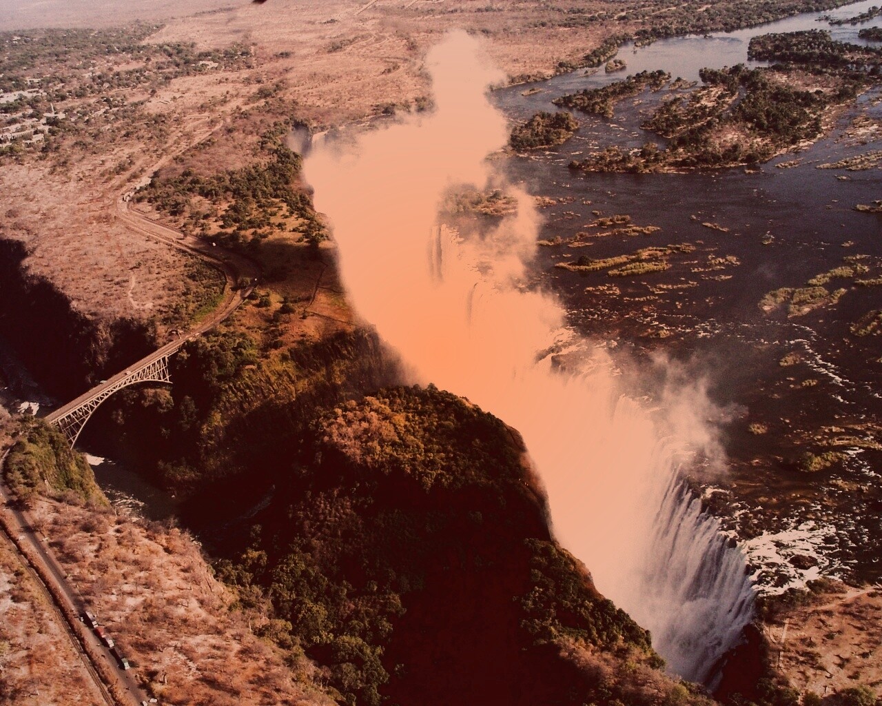 Живописный водопад обои