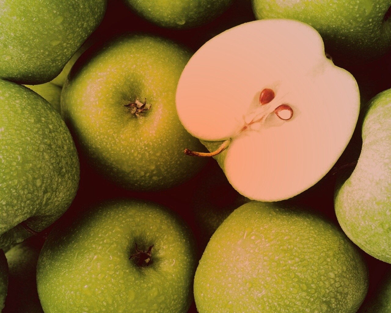 Вкусные свежие яблоки обои