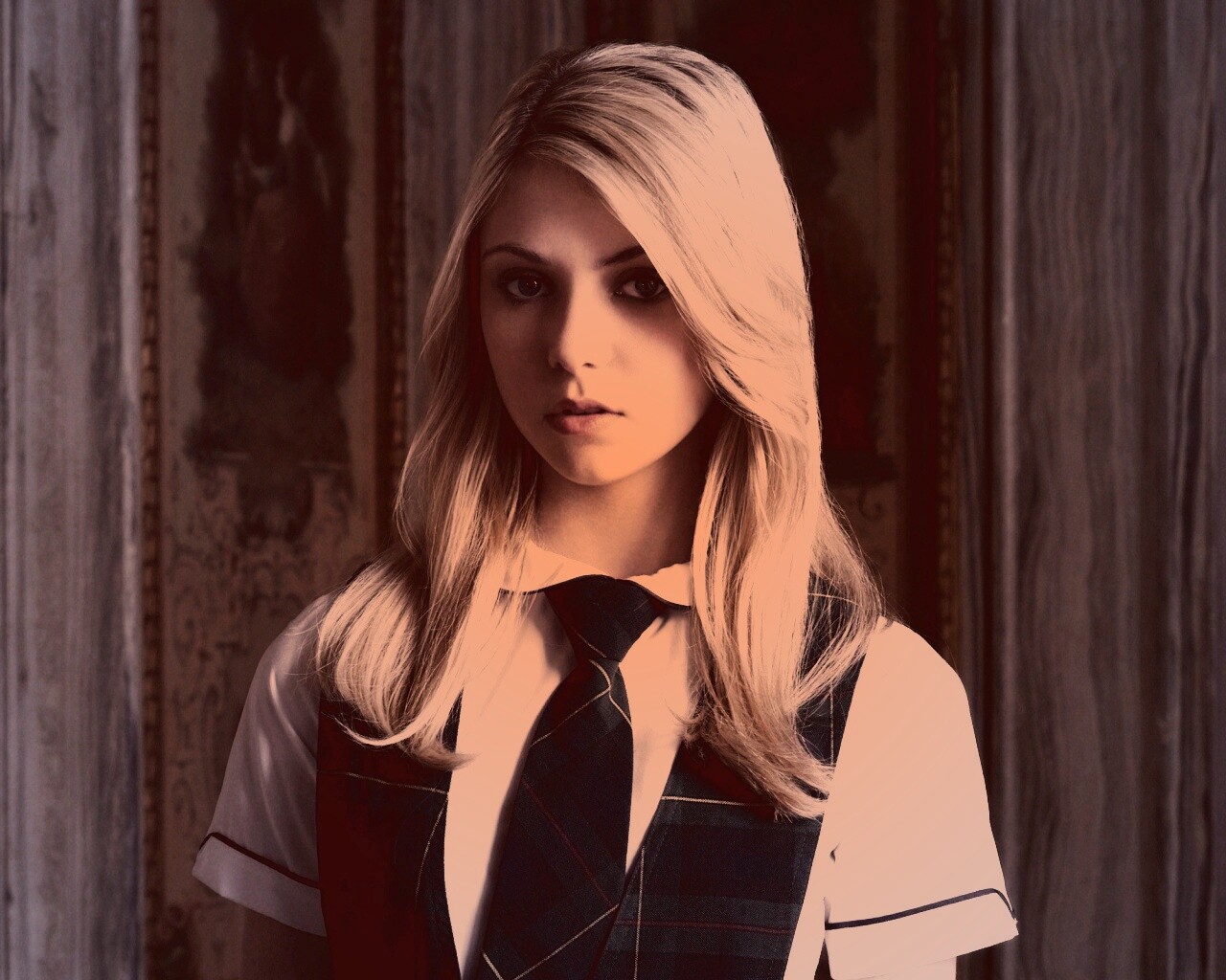 Тейлор Момсен обои