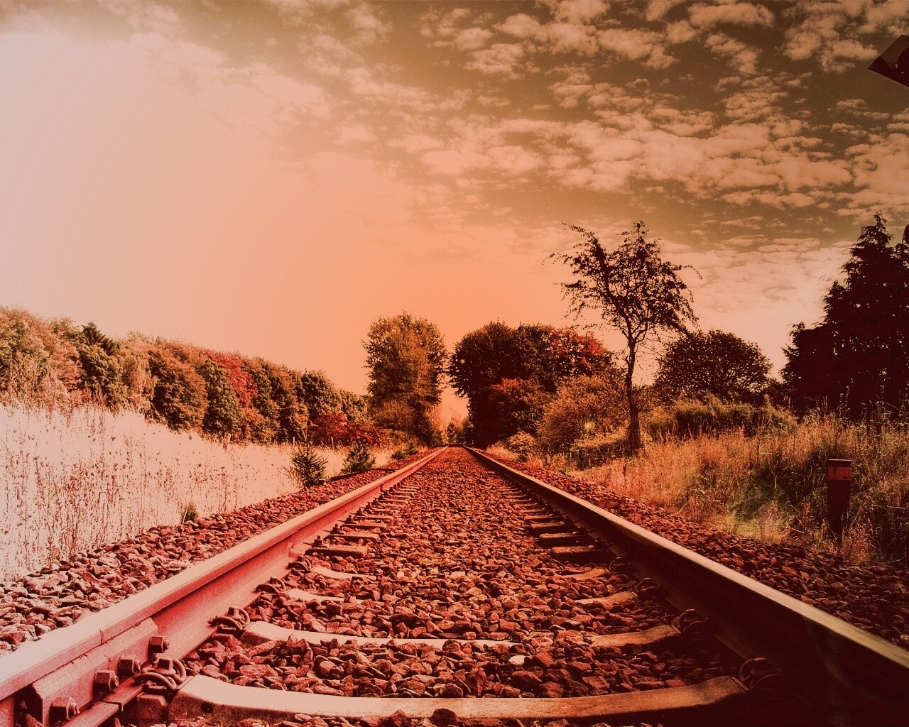Уходящие в даль рельсы обои