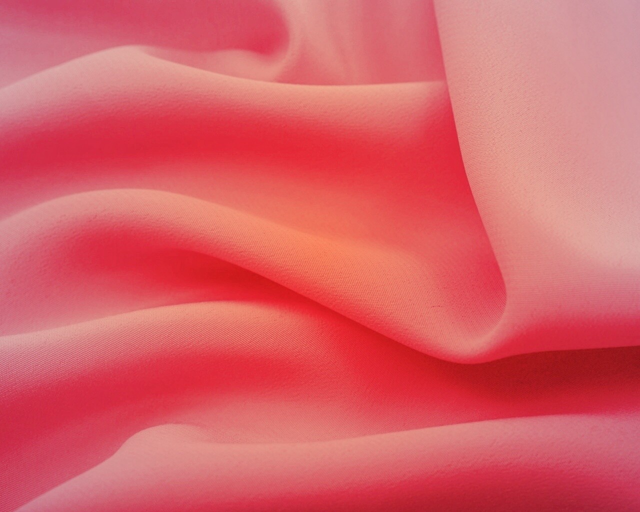Розовая ткань обои