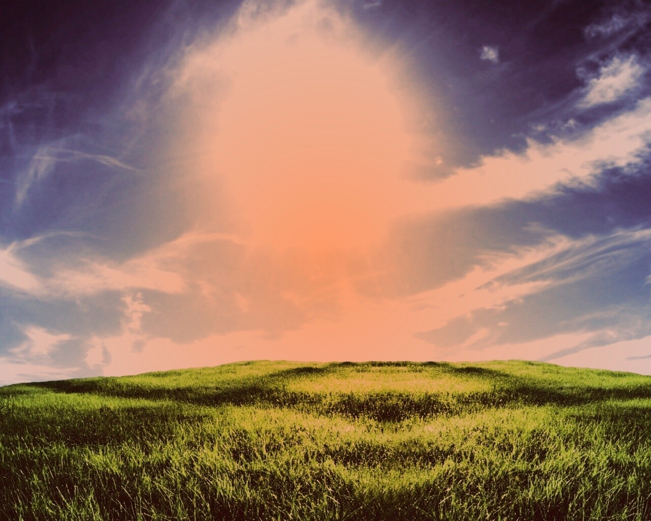 Солнце над холмом обои