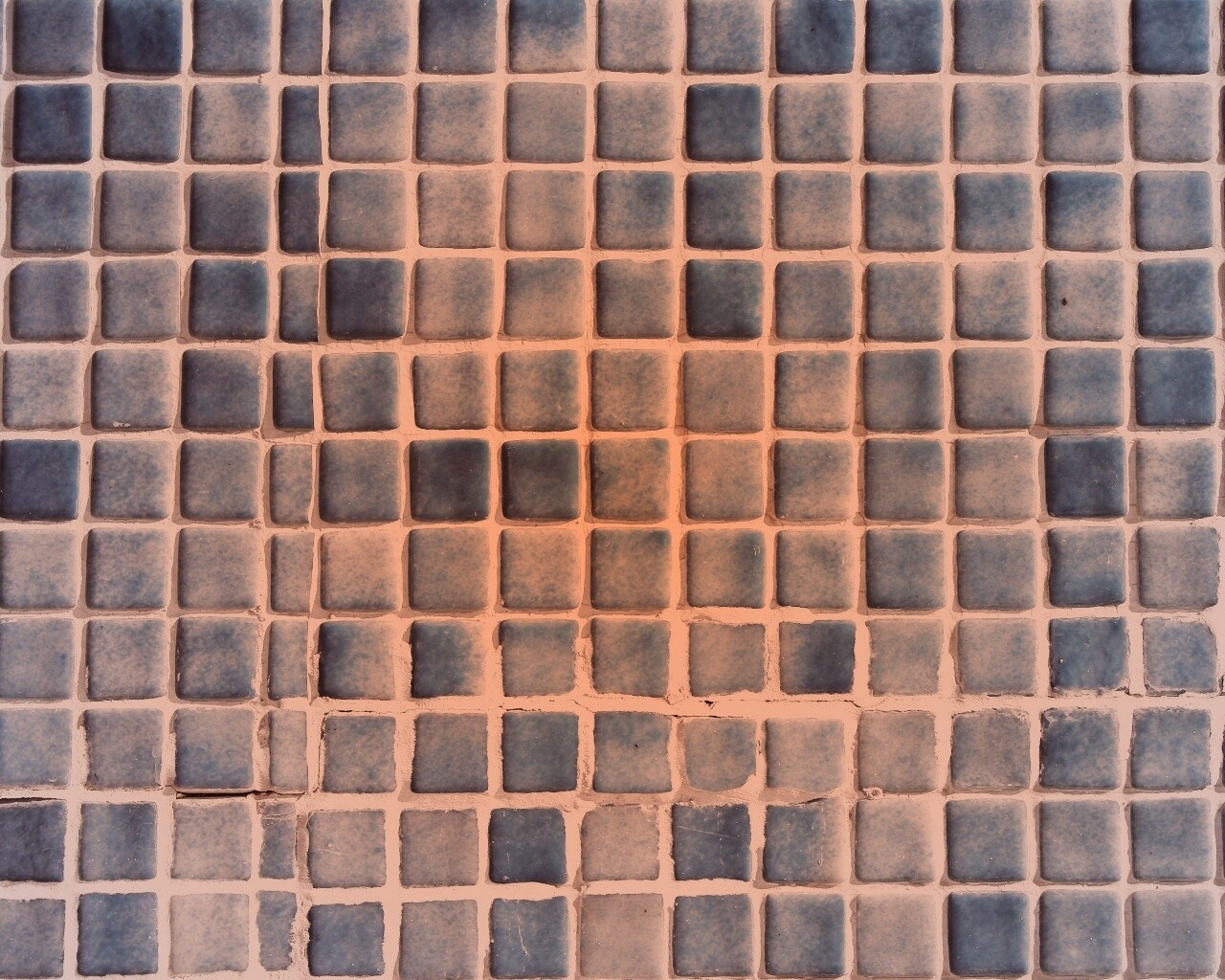 Мелкая голубая плитка обои