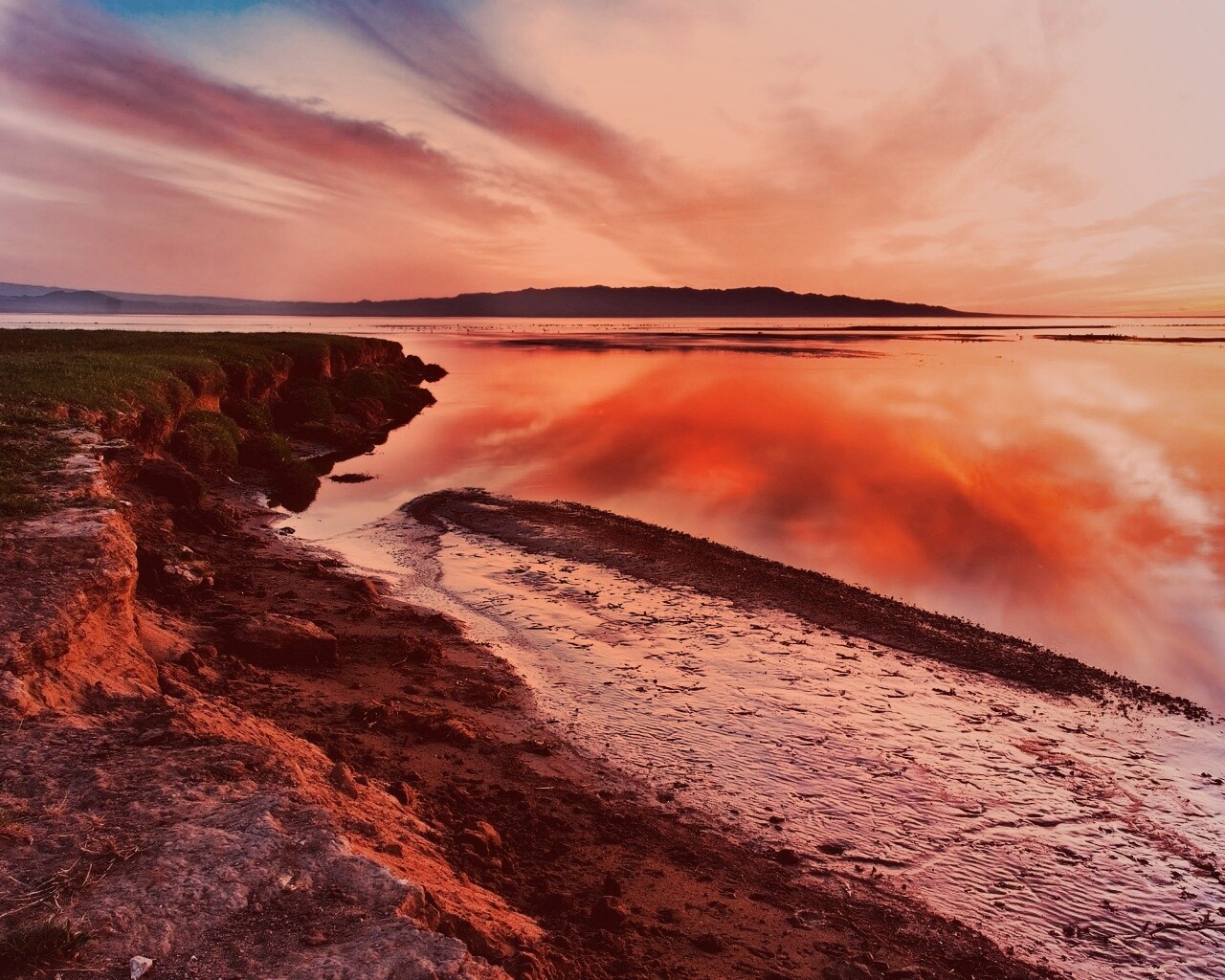 Озеро на закате обои