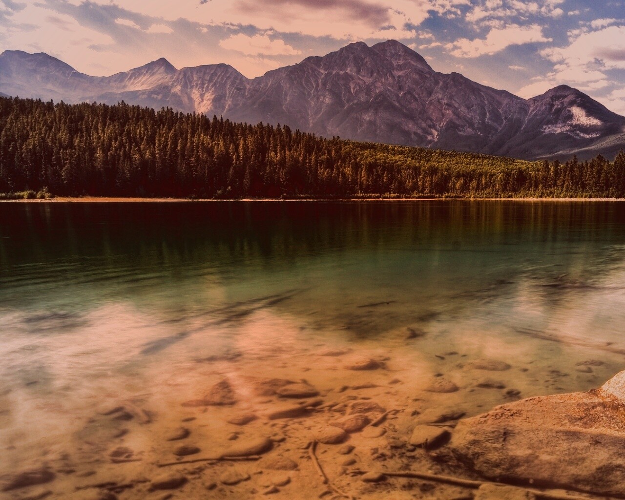 Зеленое озеро обои