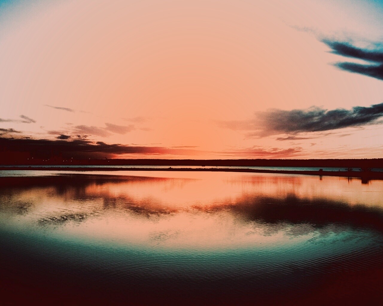 Закат над озером обои