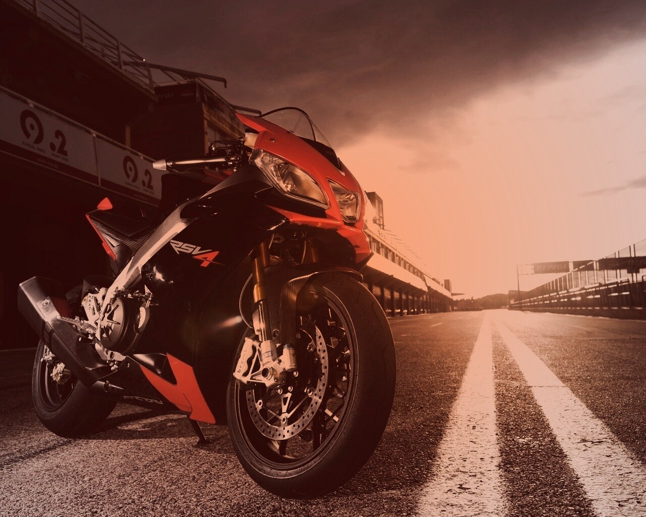 Априлия РСВ4 обои