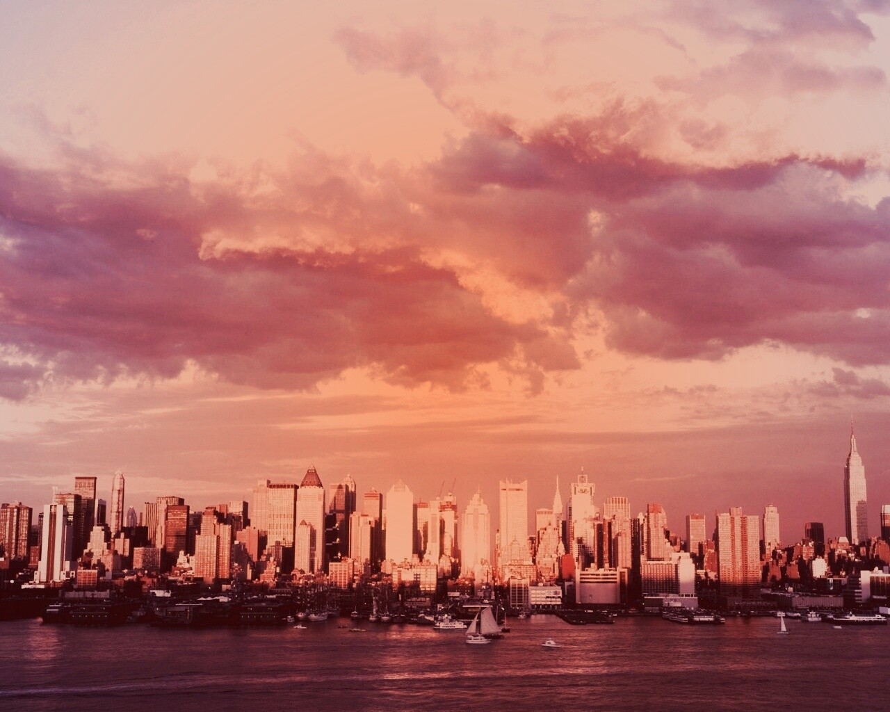 Панорама города на закате обои