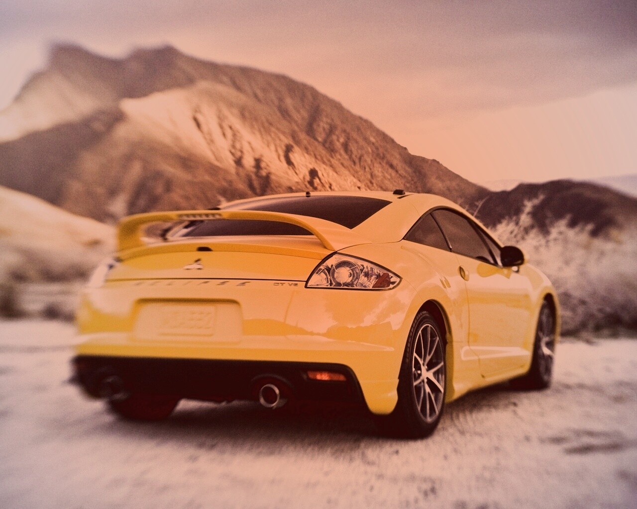 Mitsubishi в горах обои