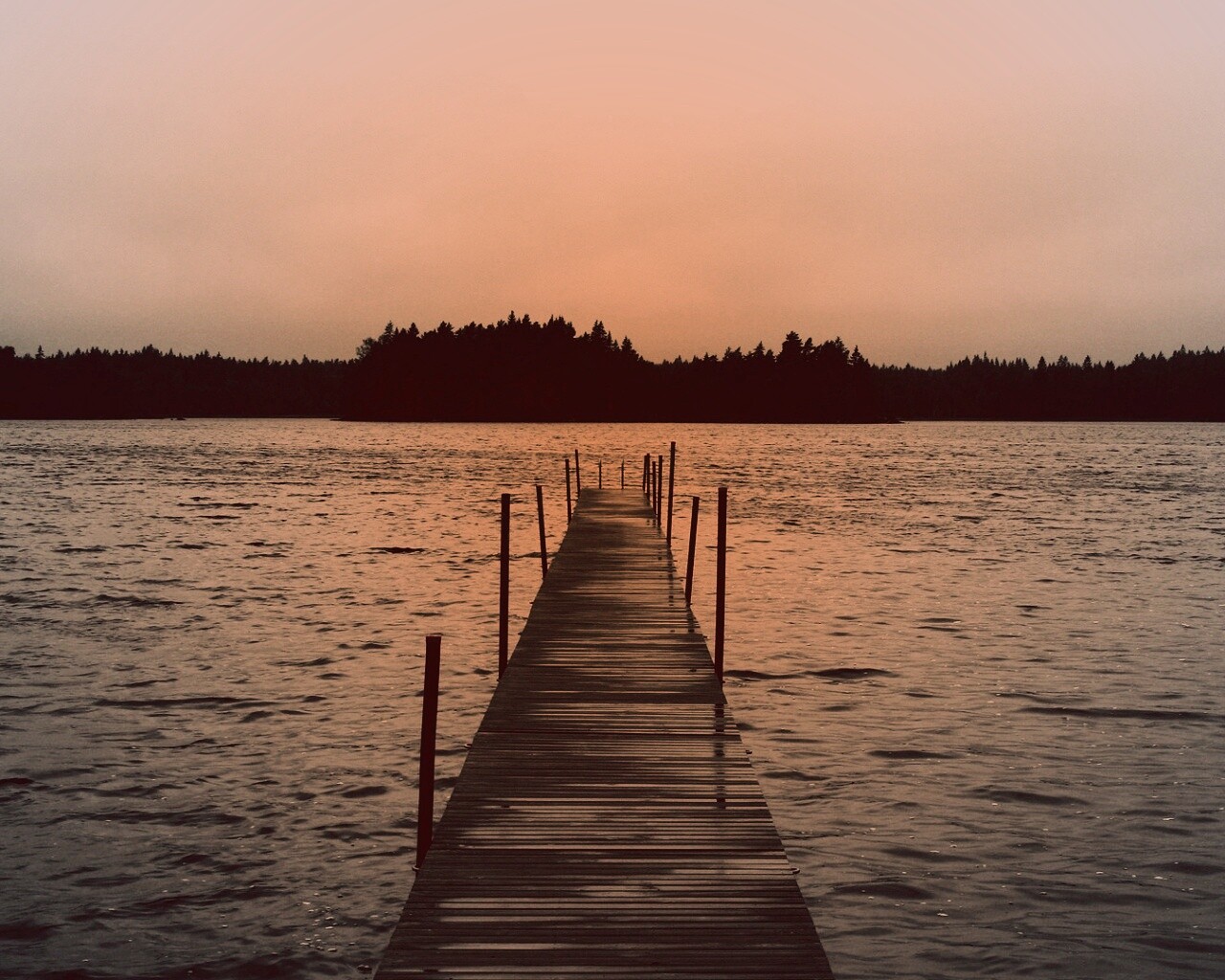 Причал на озере обои