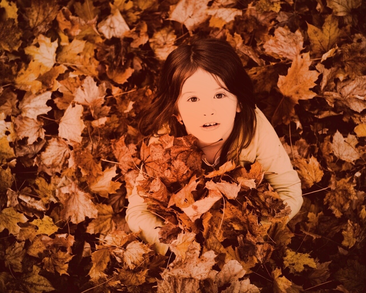 Девочка и осень обои