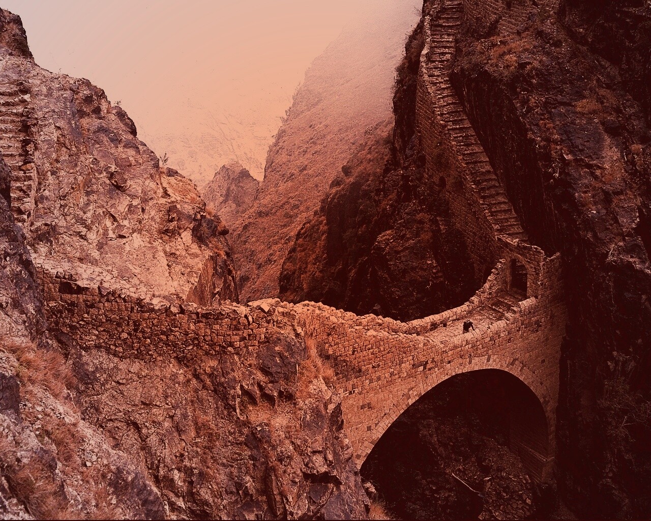 Путь в скалах обои