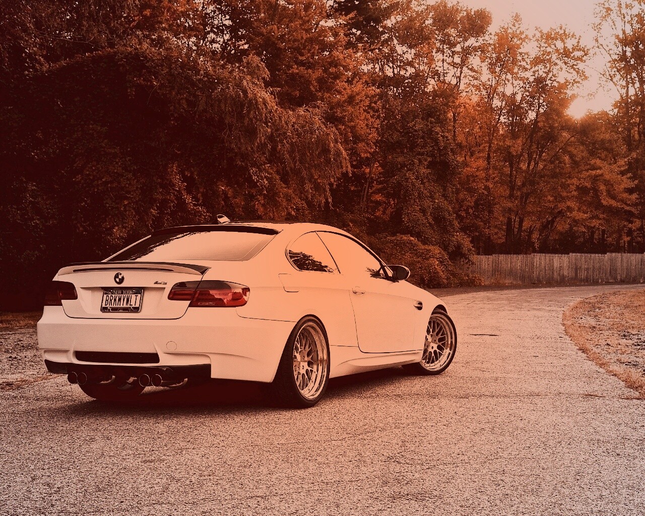 Белый BMW M3 обои