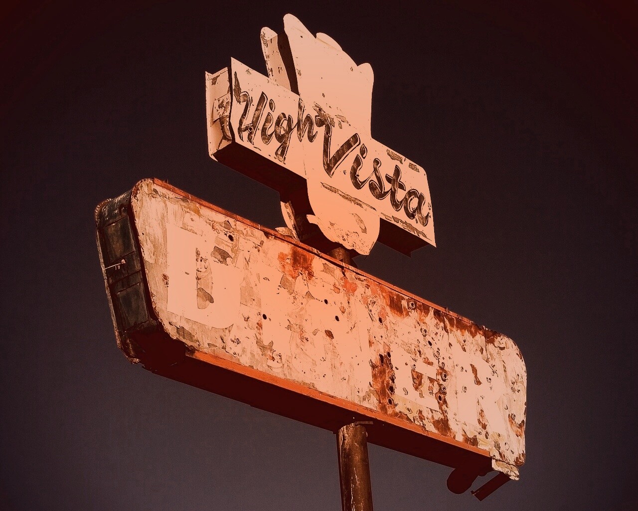 Вывеска заброшенного ресторанчика обои