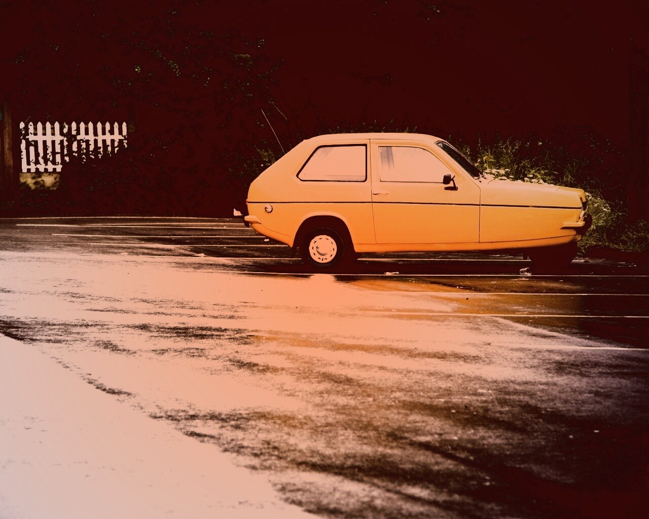 Трёхколёсный ретро автомобиль обои