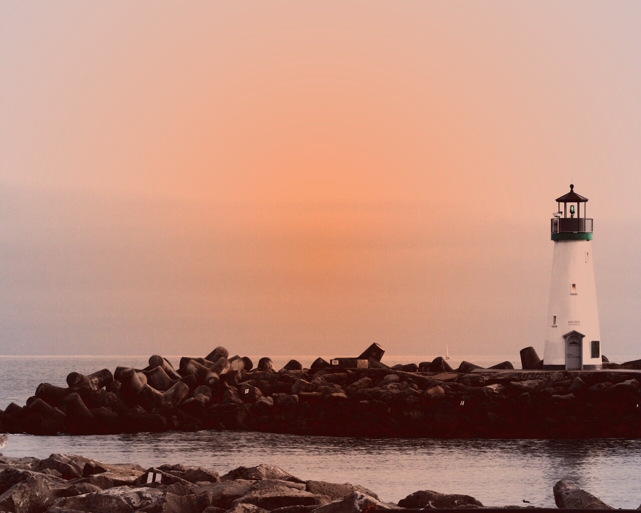 Маяк в порту Санта-Круз обои