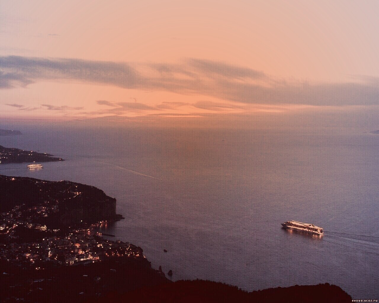 Городок у моря обои