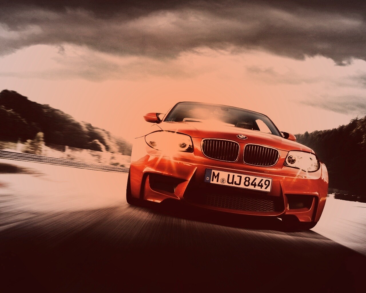 Оранжевый BMW M1 Coupe на треке обои