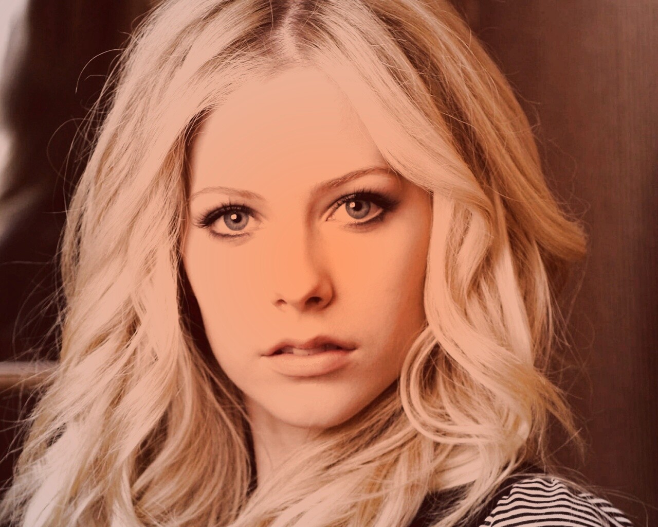 Блондинка Аврил Лавин обои