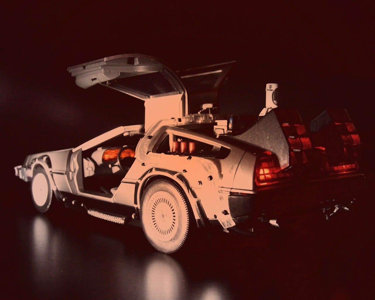 Фигурка делореана обои