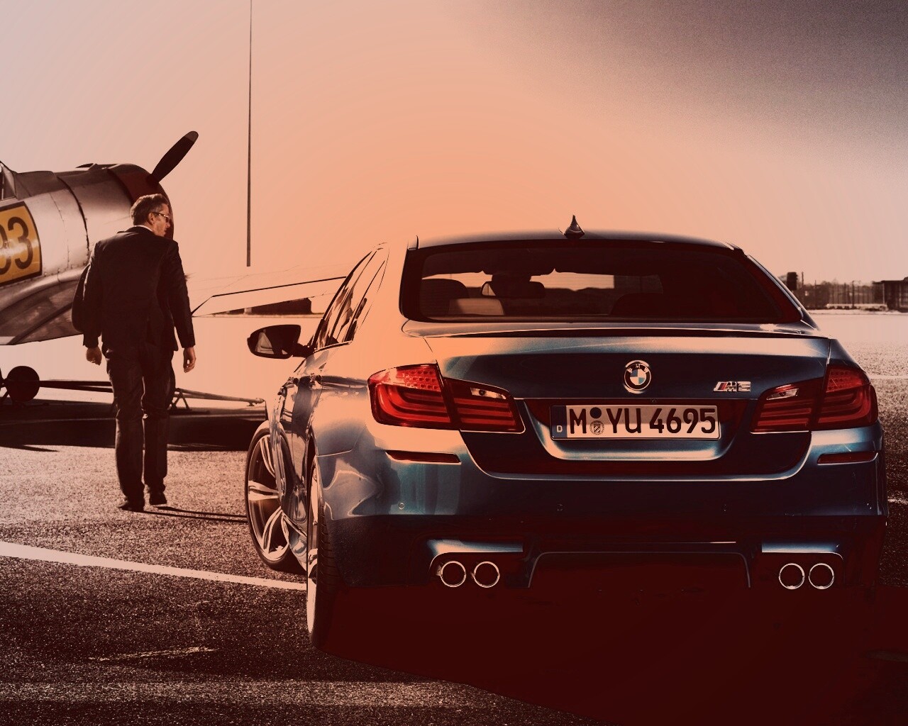 BMW F10 M5 на аэродроме обои