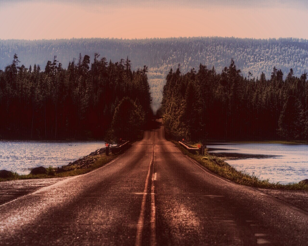 Дорога через озеро обои