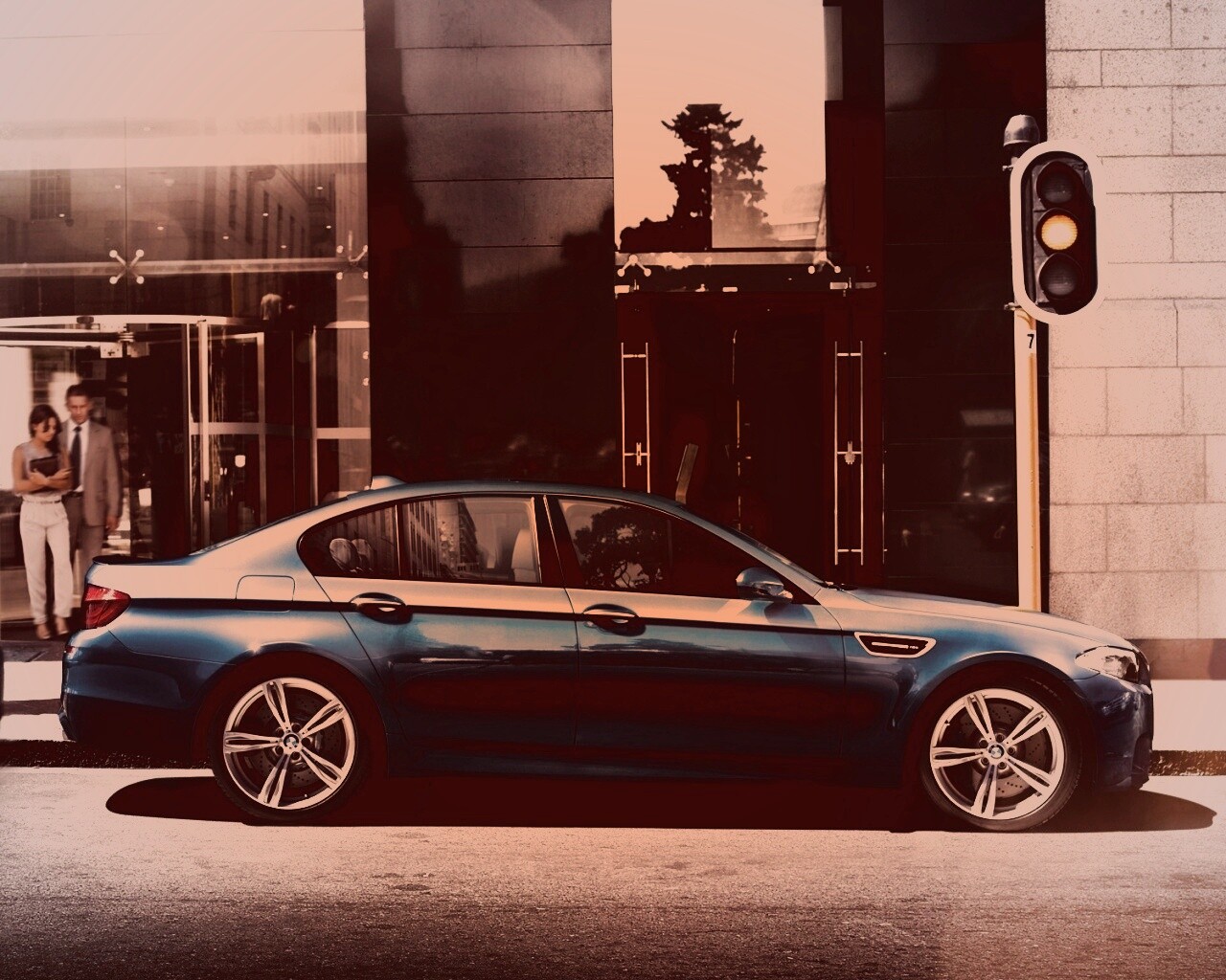 BMW F10 на светофоре обои