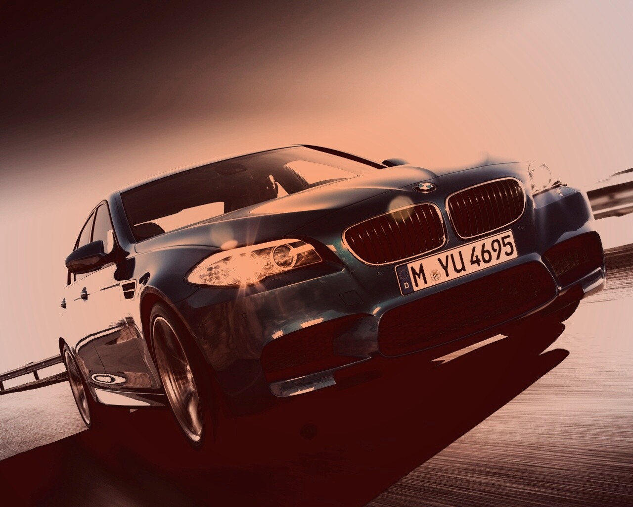 Синий БМВ на трассе обои