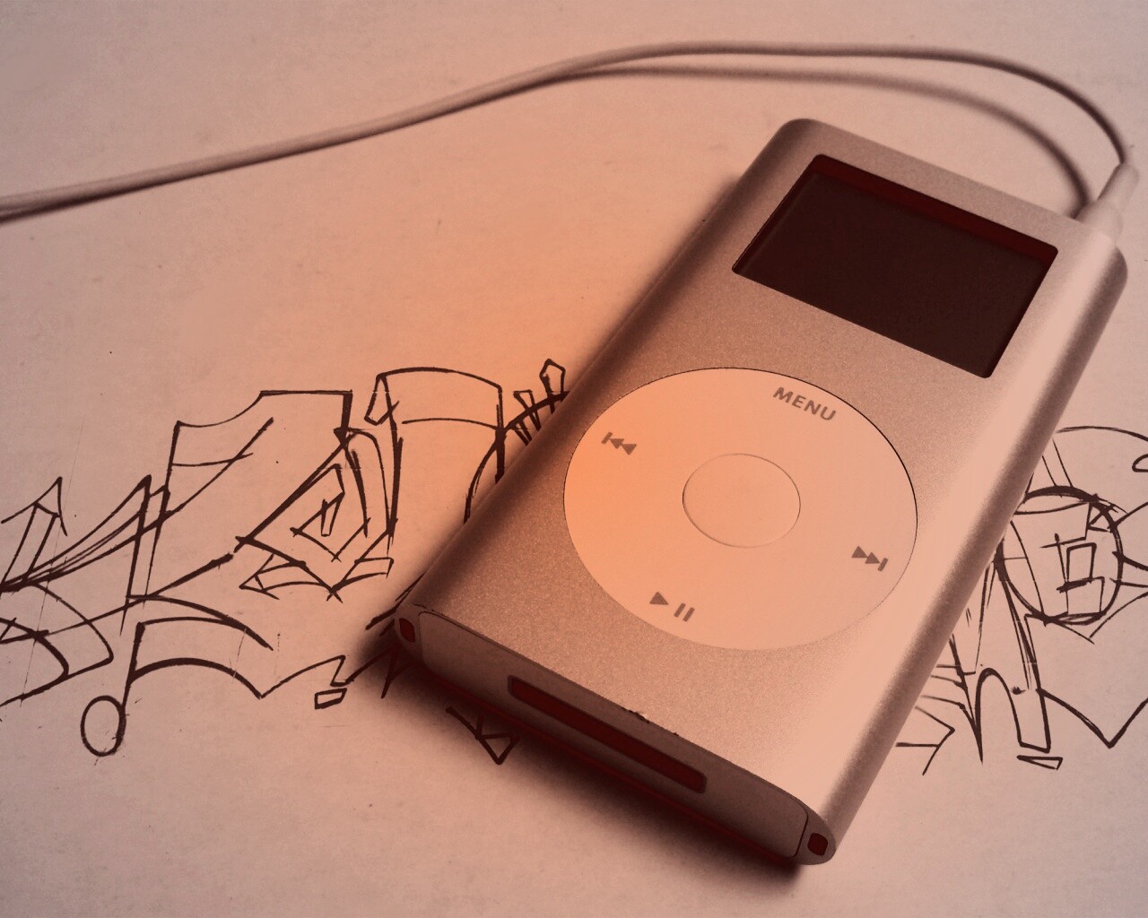 iPod на лиске с граффити обои