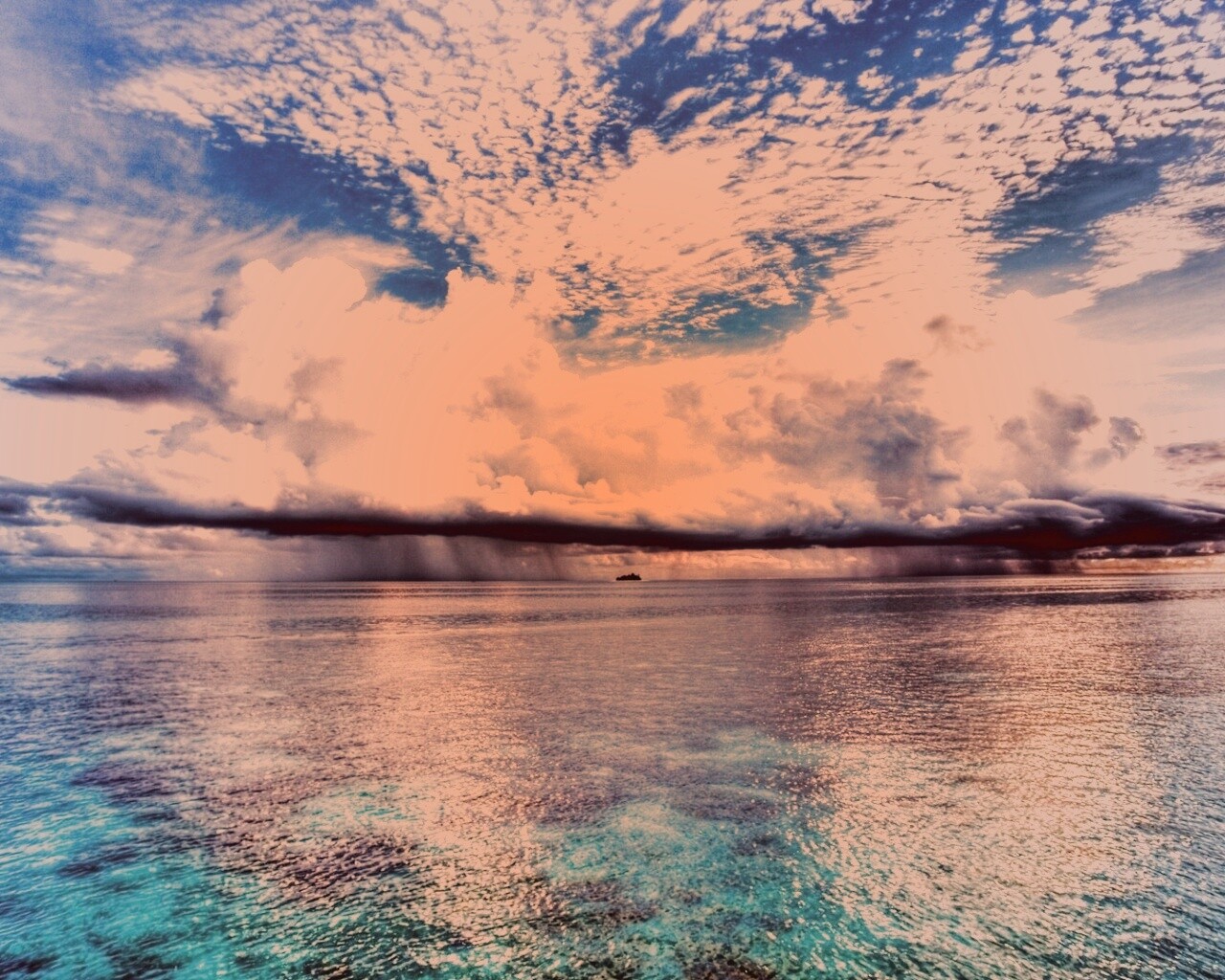 Тучи над морем обои