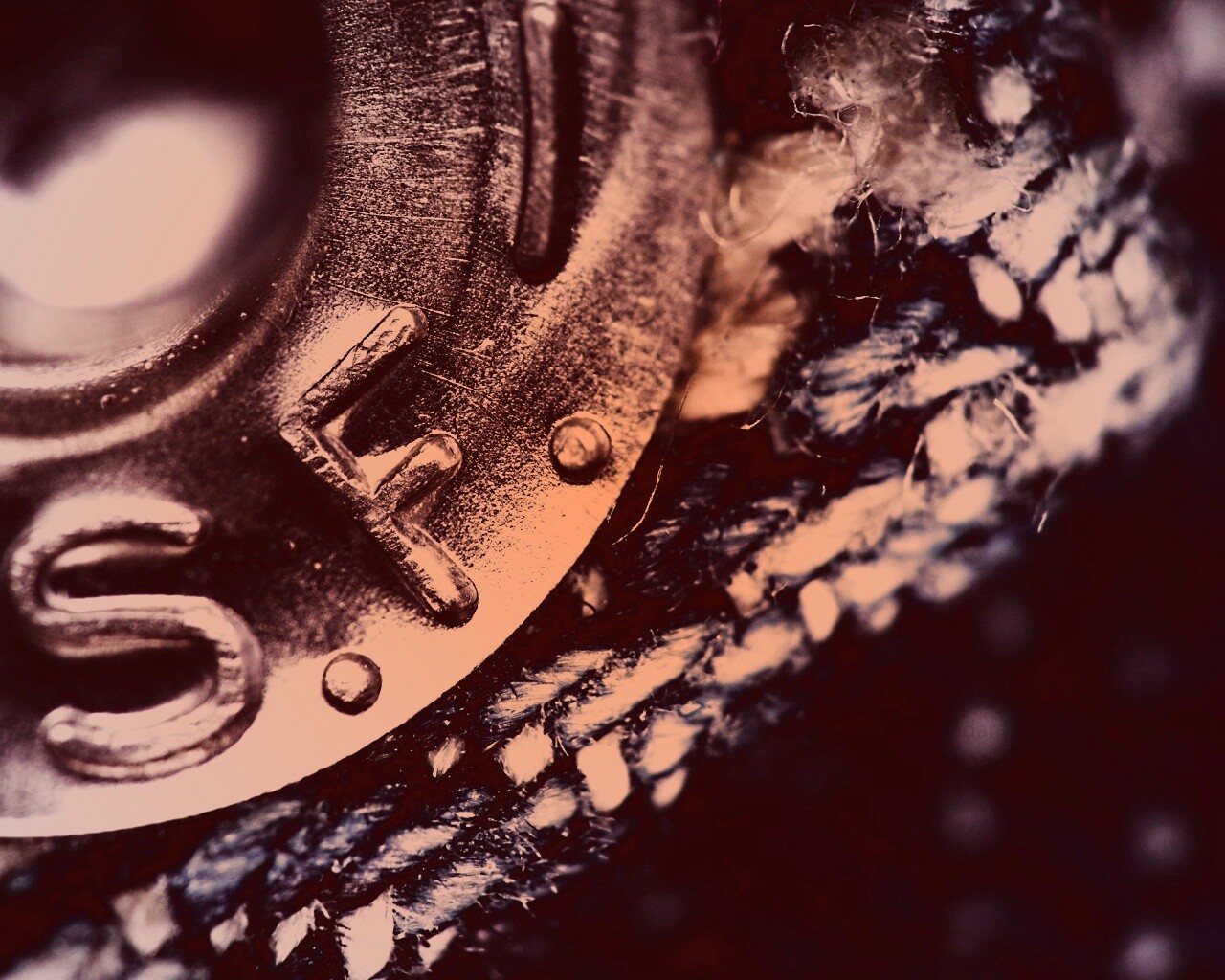 Заклепка на джинсах в макро обои