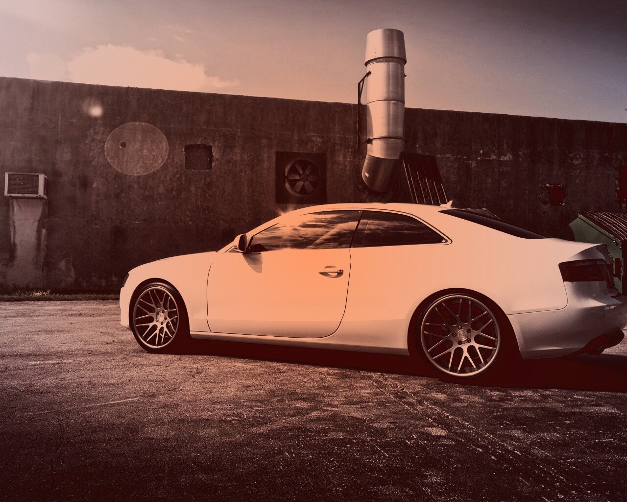 Белый автомобиль обои