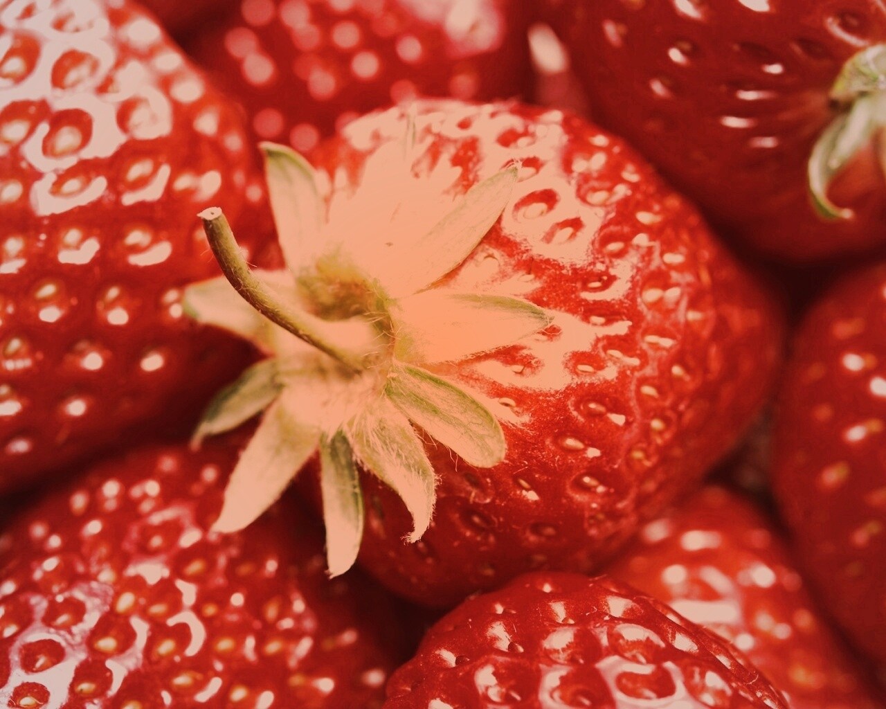 Сочная клубничка обои